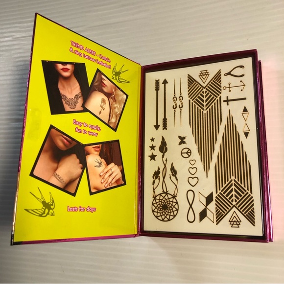 NWOT Gold & Silver Temporary Tattoo Kit - Picture 5 of 13